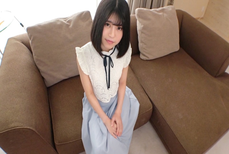 SIRO-4317 [18歲x天真] 期待已久的大學生活，一個一臉嚴肅無辜的女孩，今天穿著沉穩整潔的衣服進來了。 天乃詩